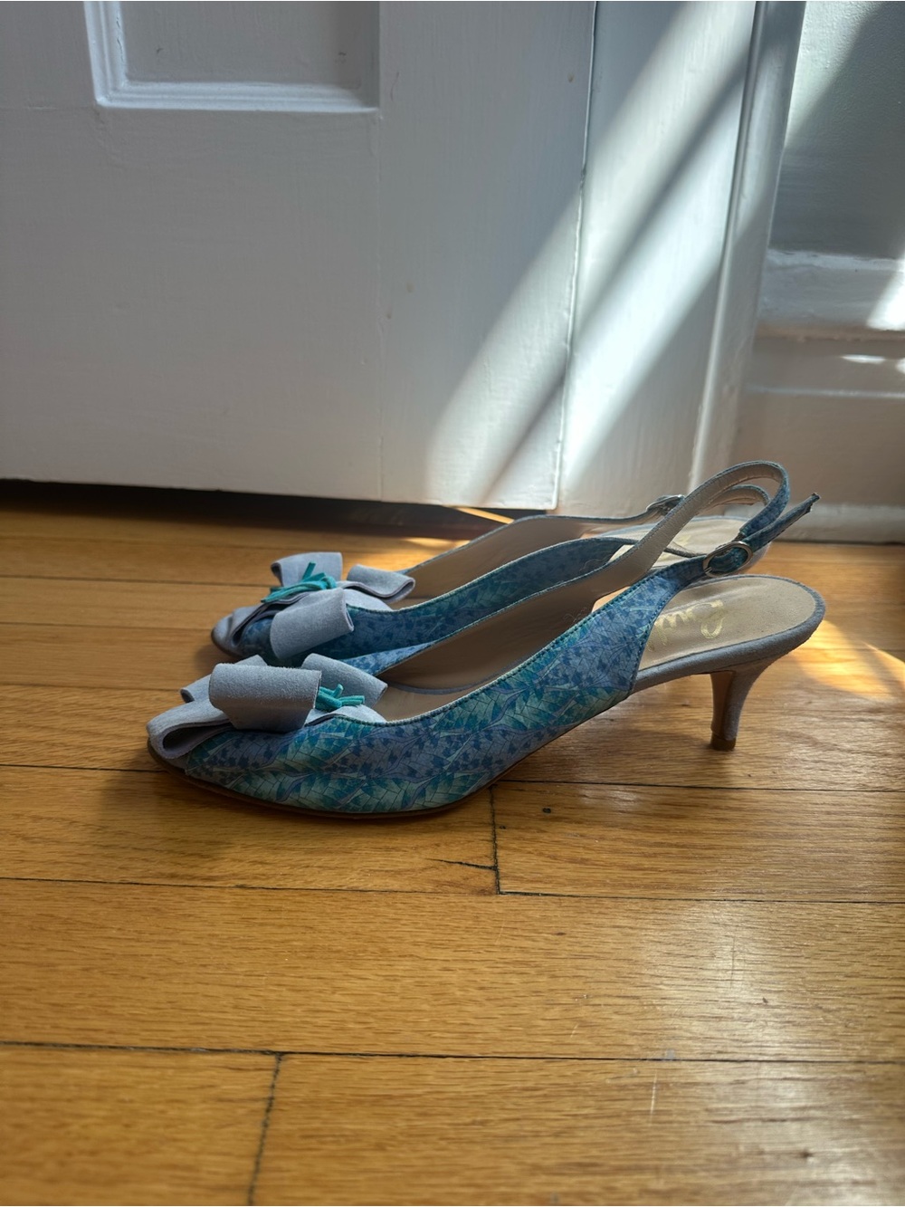 Butter Blue Patterned Slingback Kitten Heels with Bow Sz 9 Made in Italy